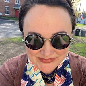 Meet your Posher, Alison